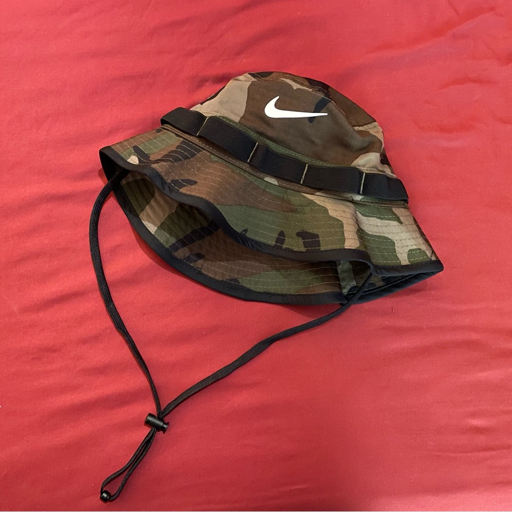 Nike Bucket Hat (BNWT)